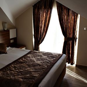 Budget Zimmer mit Kingsize-Bett